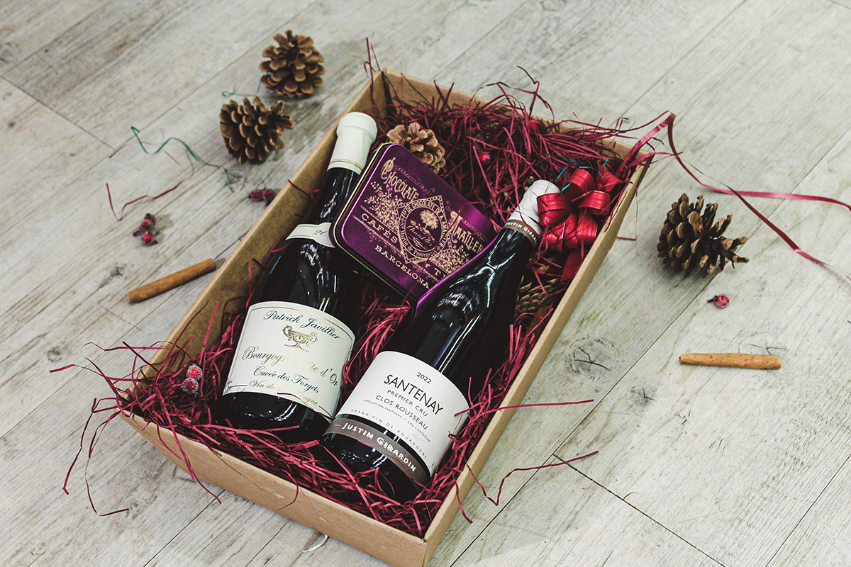 Luxury White & Red Christmas Hamper 2024